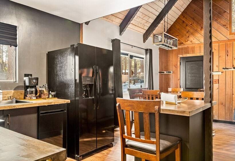 Backway Hideaway Close To The Village!