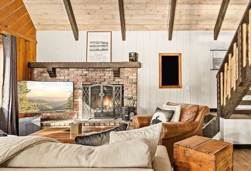 Backway Hideaway Close To The Village!