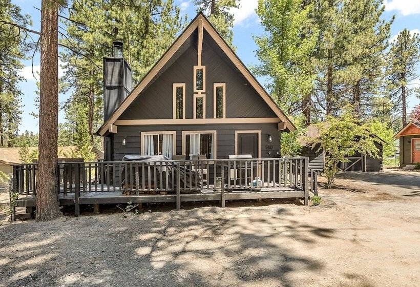 Backway Hideaway Close To The Village!