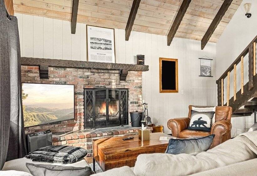 Backway Hideaway Close To The Village!