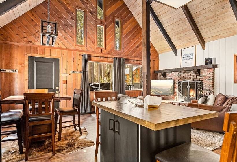 Backway Hideaway Close To The Village!