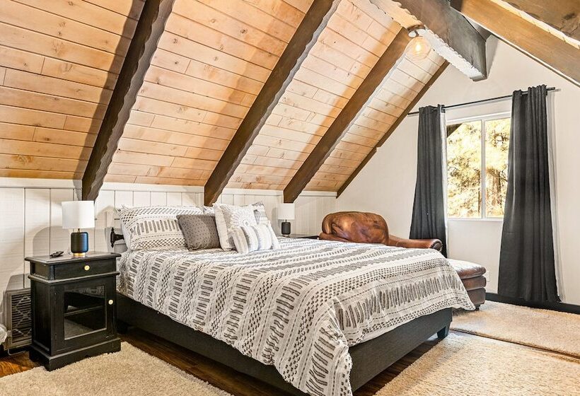 Backway Hideaway Close To The Village!