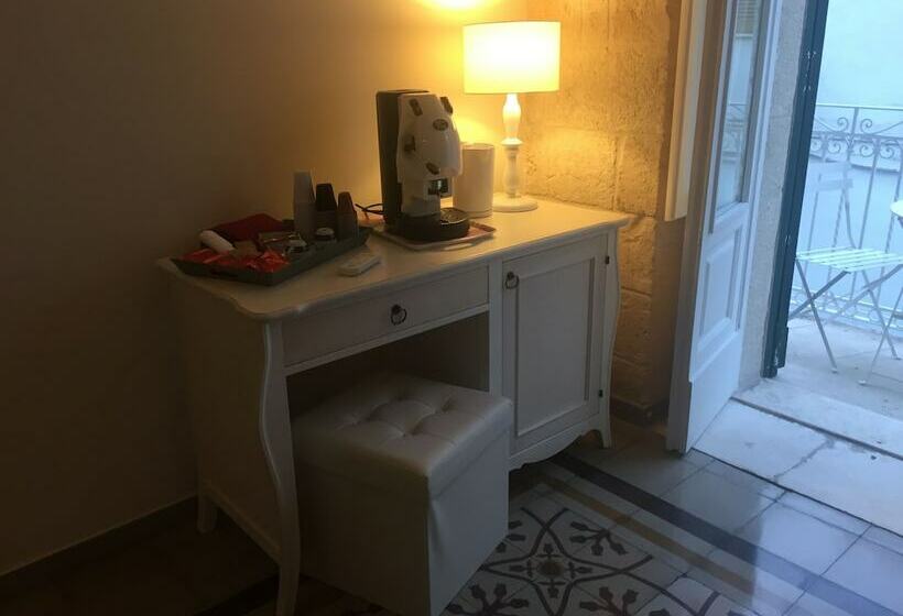 צימר Dimora Girolamo Charming Rooms