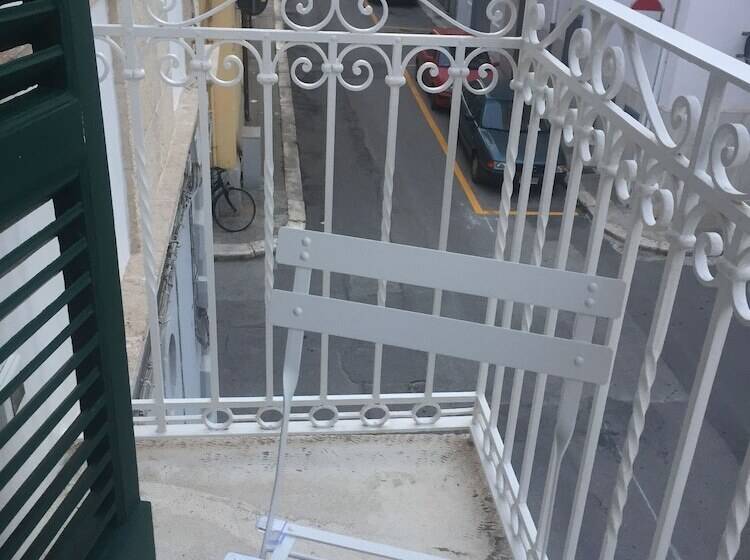 צימר Dimora Girolamo Charming Rooms