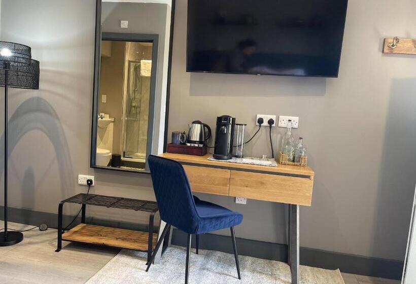 مبيت وإفطار The Old Talbot Hotel Milton Keynes