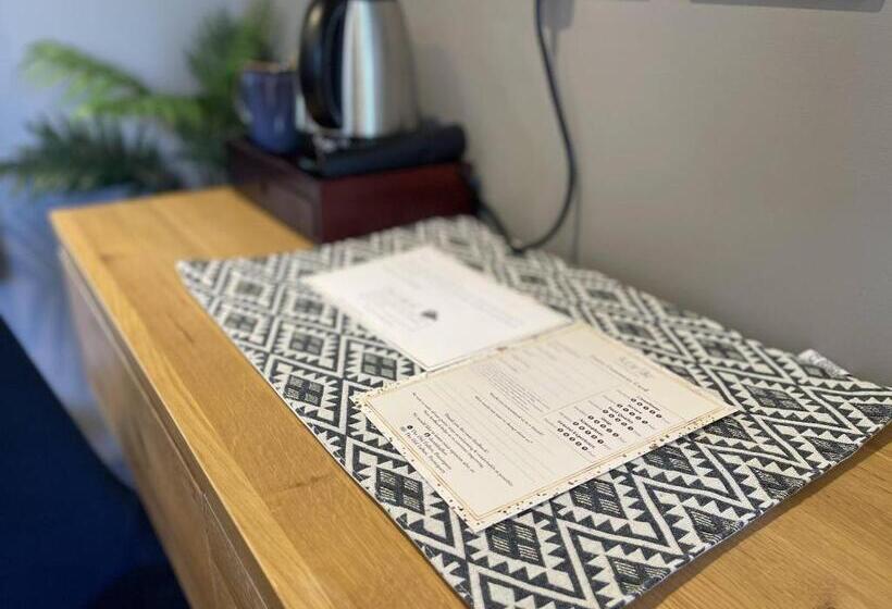 민박 The Old Talbot Hotel Milton Keynes