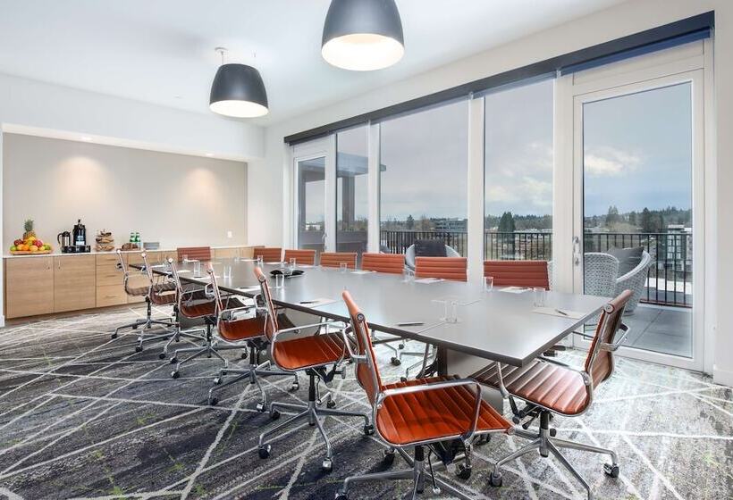 Holman Riverfront Park Hotel Salem, Tapestry By Hilton