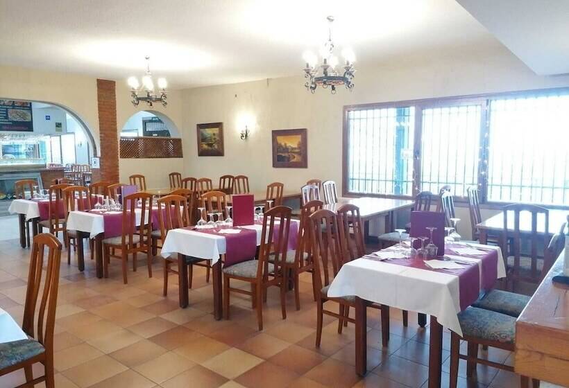 여관 H&g Lozoyuela