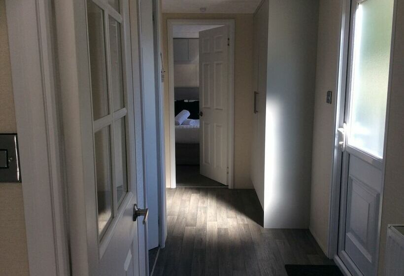 فندق 2 Bed Luxury Lodge With Hot Tub Allerthorpe York