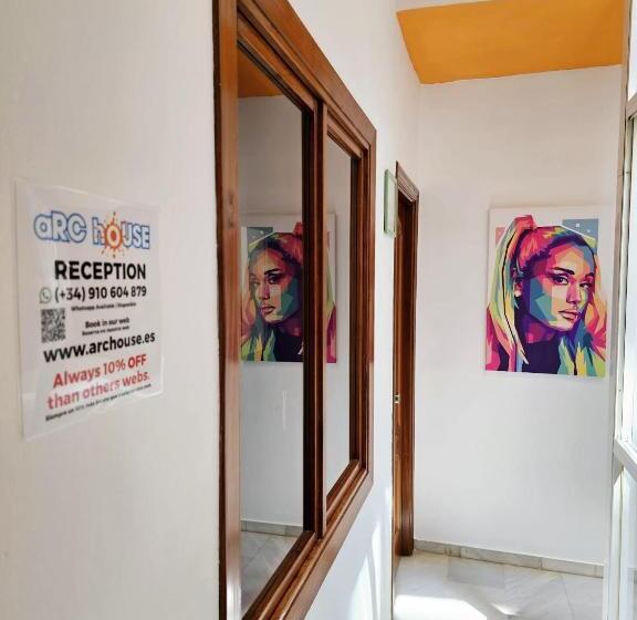 هتل Arc House Plaza