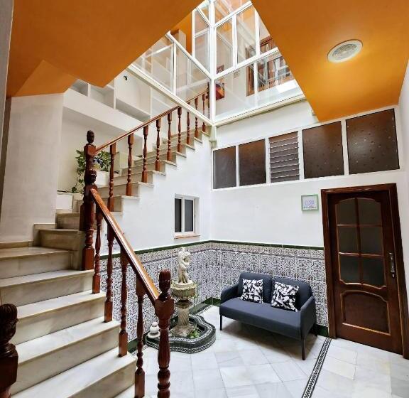 هتل Arc House Plaza