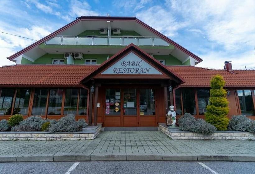 בית מלון כפרי Babic