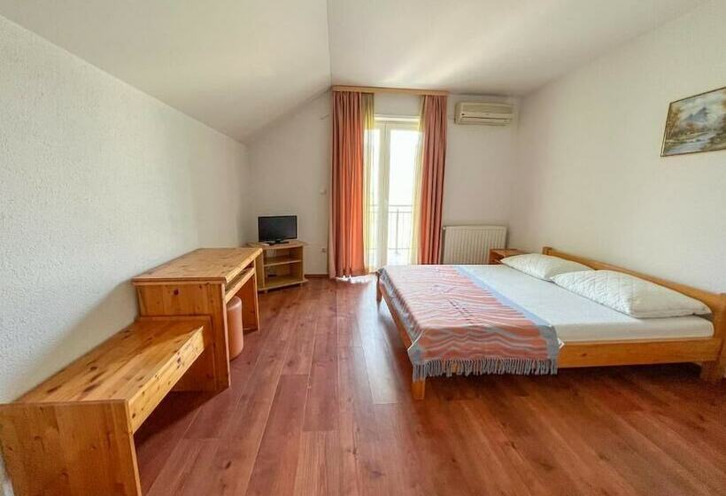 בית מלון כפרי Babic