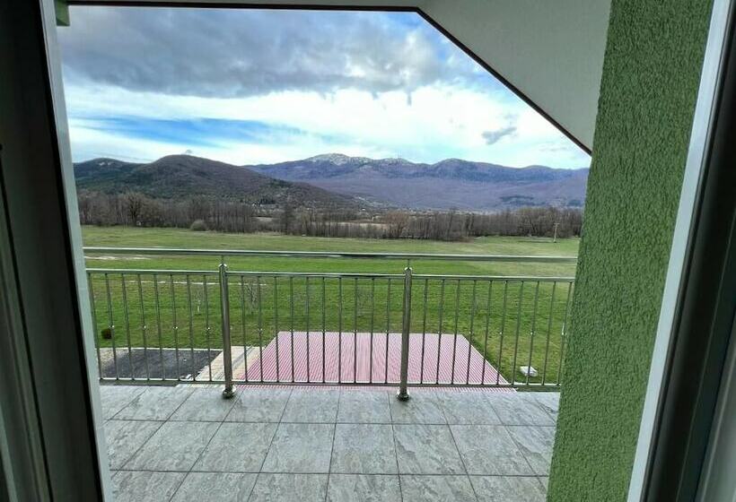 בית מלון כפרי Babic