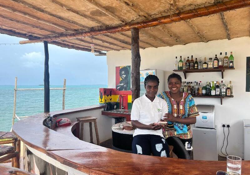 فندق Calamari Beach Villas