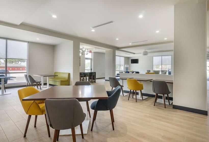 فندق Comfort Inn & Suites New Port Richey Downtown District