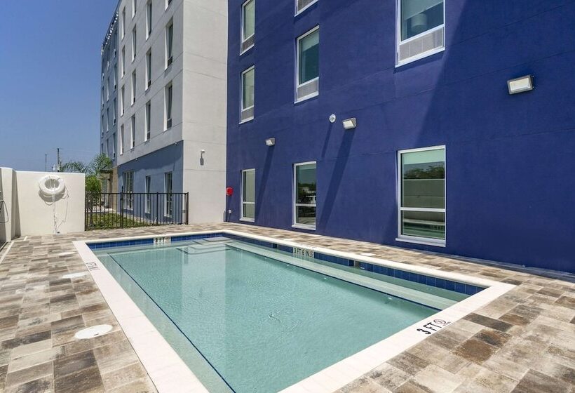 فندق Comfort Inn & Suites New Port Richey Downtown District