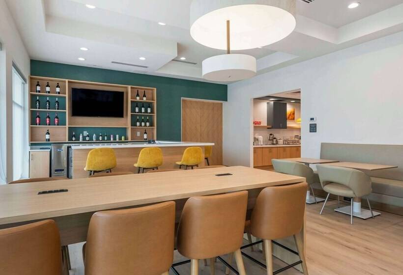 Отель Comfort Suites St Augustine Historic District Area