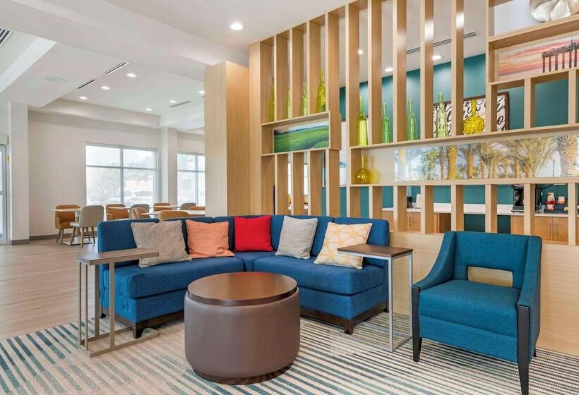 Отель Comfort Suites St Augustine Historic District Area