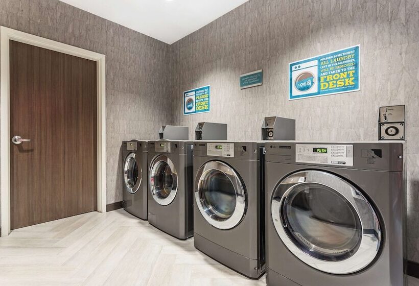 Отель Home2 Suites By Hilton Cedar Rapids Westdale