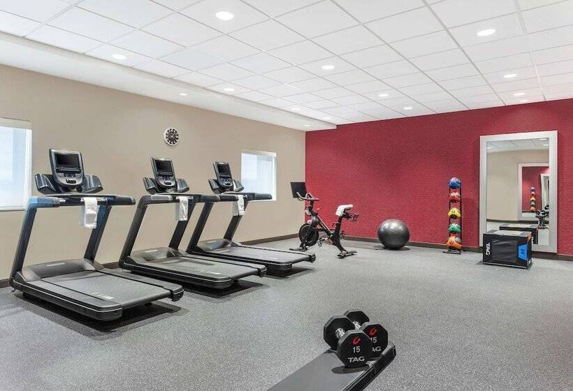 هتل Home2 Suites By Hilton Cedar Rapids Westdale