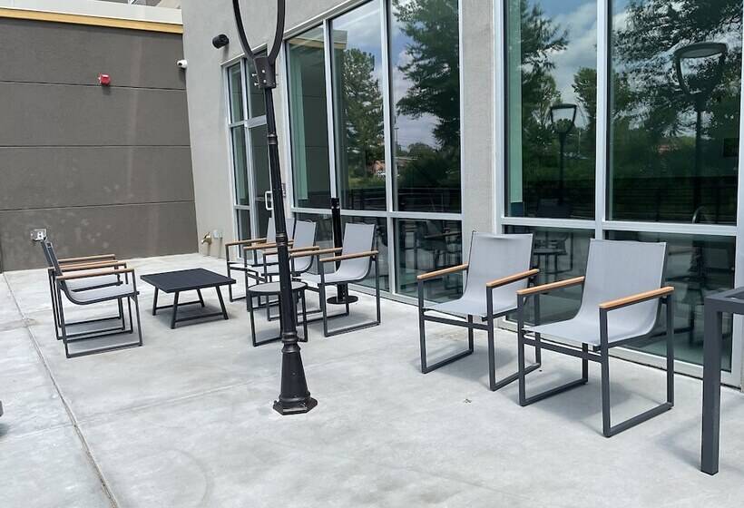 فندق La Quinta Inn & Suites By Wyndham Manchester   Arnold Afb