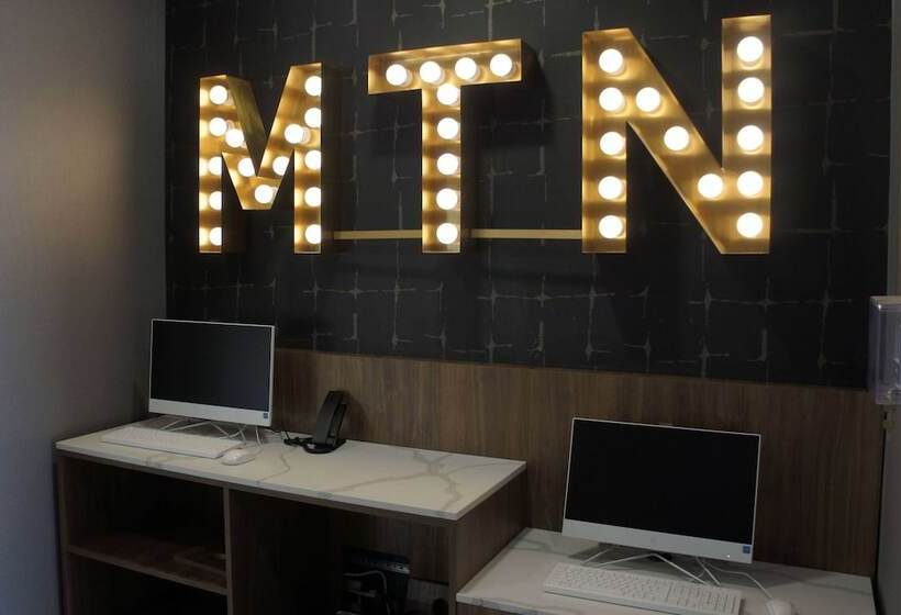 فندق La Quinta Inn & Suites By Wyndham Manchester   Arnold Afb