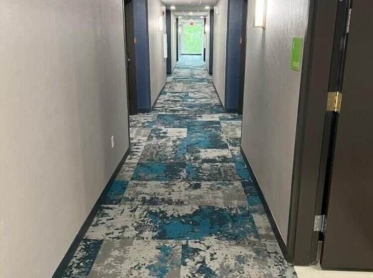 فندق La Quinta Inn & Suites By Wyndham Manchester   Arnold Afb