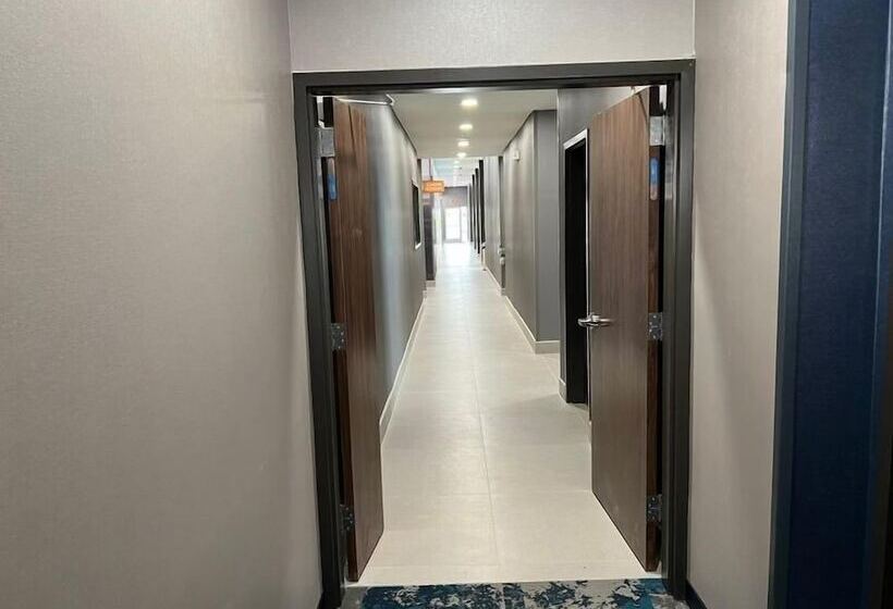 فندق La Quinta Inn & Suites By Wyndham Manchester   Arnold Afb