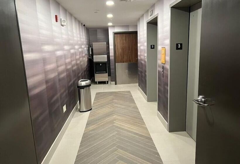 فندق La Quinta Inn & Suites By Wyndham Manchester   Arnold Afb