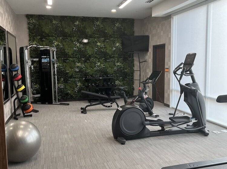 فندق La Quinta Inn & Suites By Wyndham Manchester   Arnold Afb