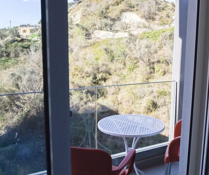 בית מלון כפרי Olivia S Hill Resort