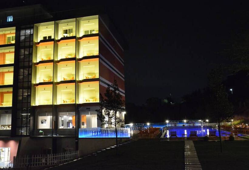 בית מלון כפרי Olivia S Hill Resort