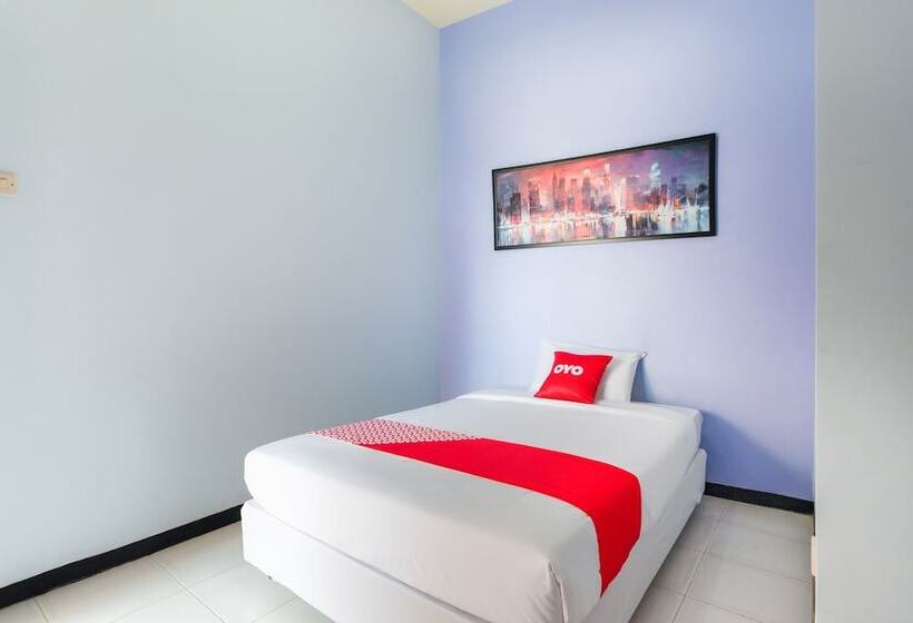 Отель Reddoorz Syariah Near Rsud Tuban