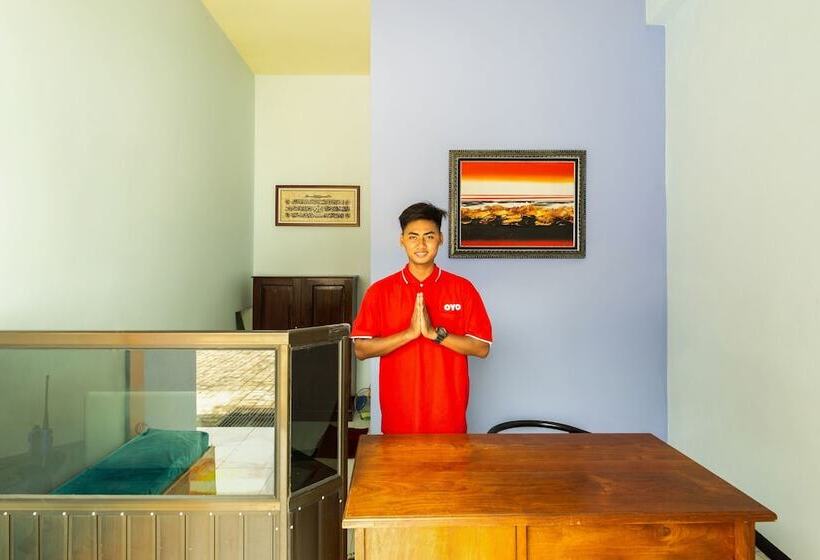 Отель Reddoorz Syariah Near Rsud Tuban