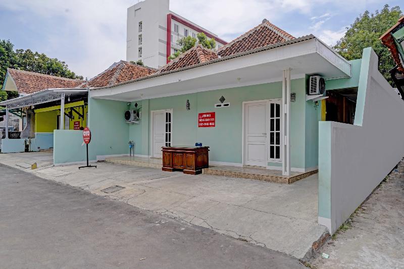 Отель Oyo 90571 Dewi Guest House Syariah