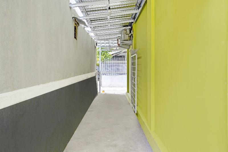 Отель Oyo 90571 Dewi Guest House Syariah