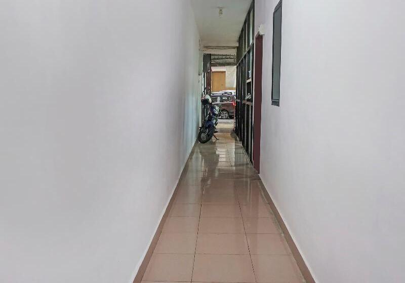 ホテル Reddoorz At Homestay Madu Makassar