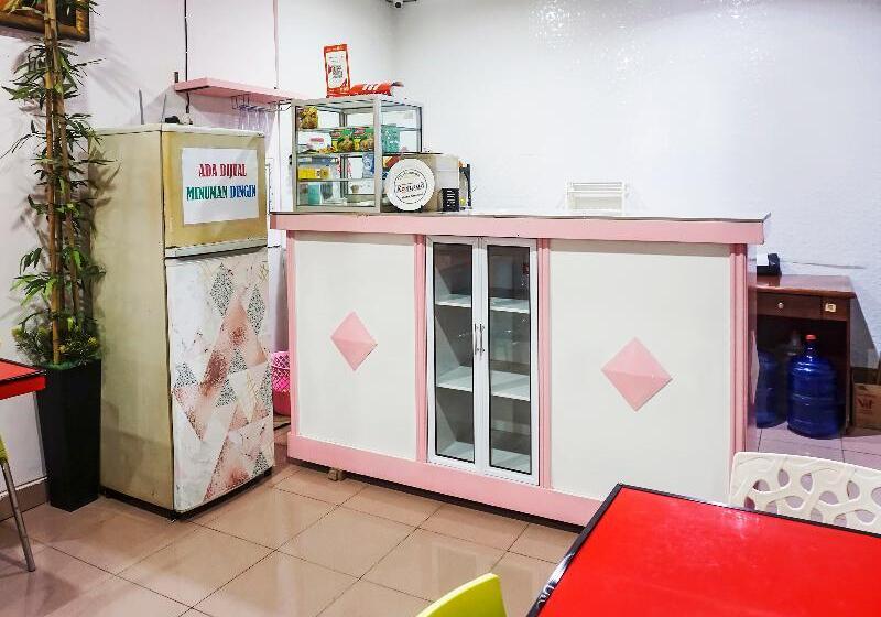 ホテル Reddoorz At Homestay Madu Makassar