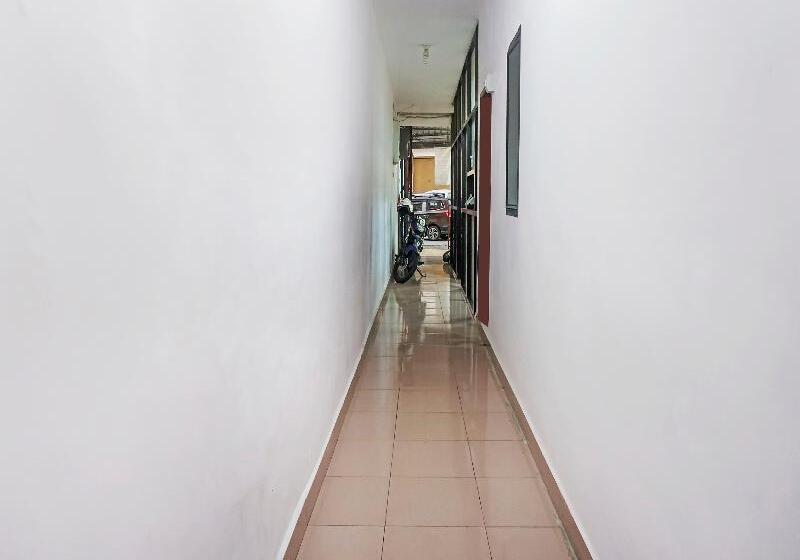 ホテル Reddoorz At Homestay Madu Makassar