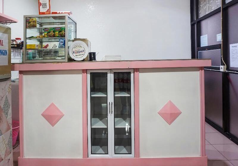 ホテル Reddoorz At Homestay Madu Makassar