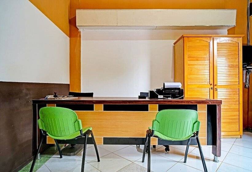 فندق Oyo 90979 Ryfana Residence Syariah