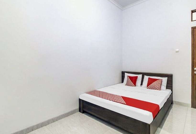 Отель Oyo 91243 Bina Syariah Guest House
