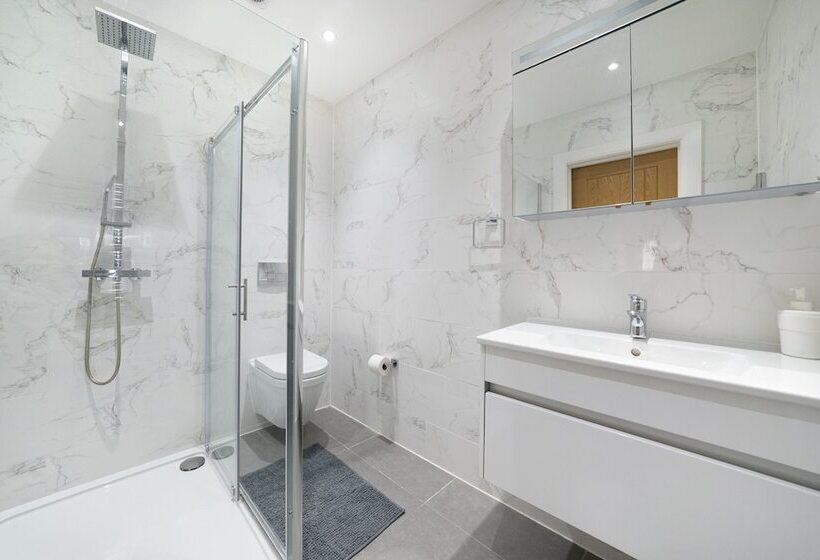 בית מלון כפרי Panther House By Oval