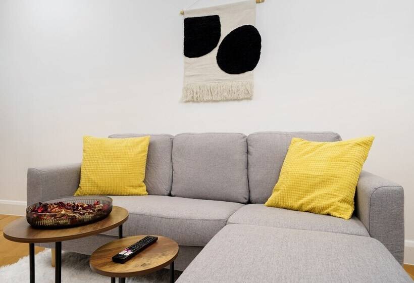 Отель Panther House By Oval