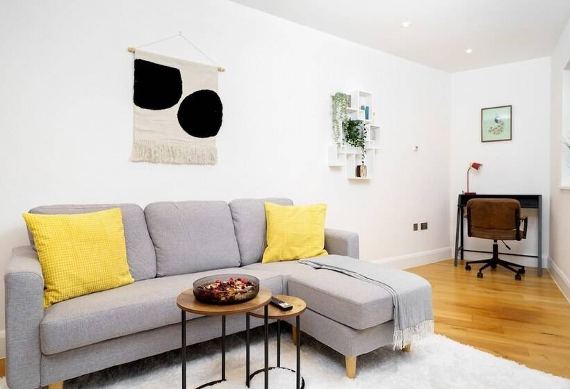 בית מלון כפרי Panther House By Oval