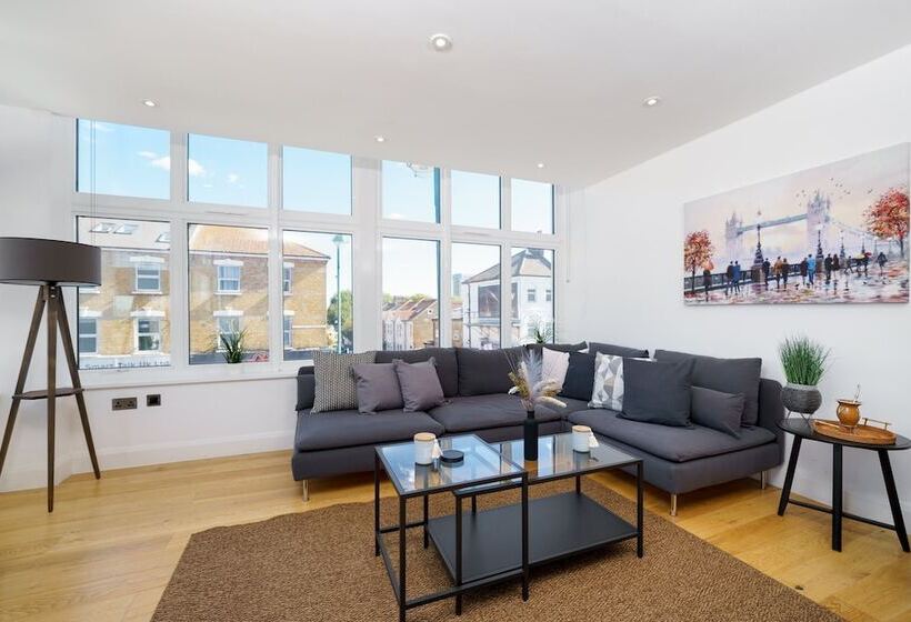 בית מלון כפרי Panther House By Oval