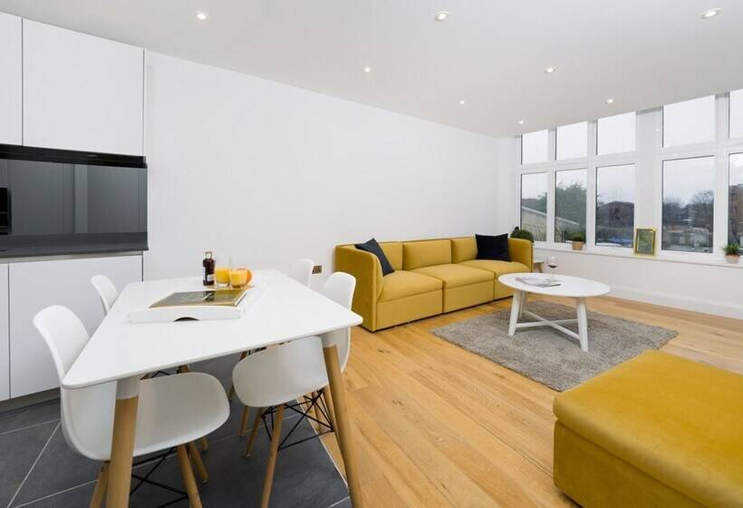 בית מלון כפרי Panther House By Oval