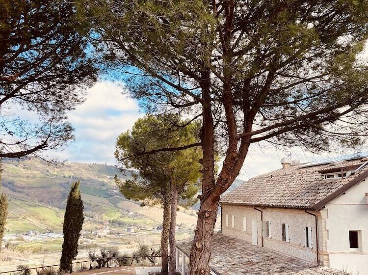 בית מלון כפרי Colle Serrano Relais & Spa