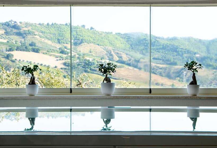 בית מלון כפרי Colle Serrano Relais & Spa